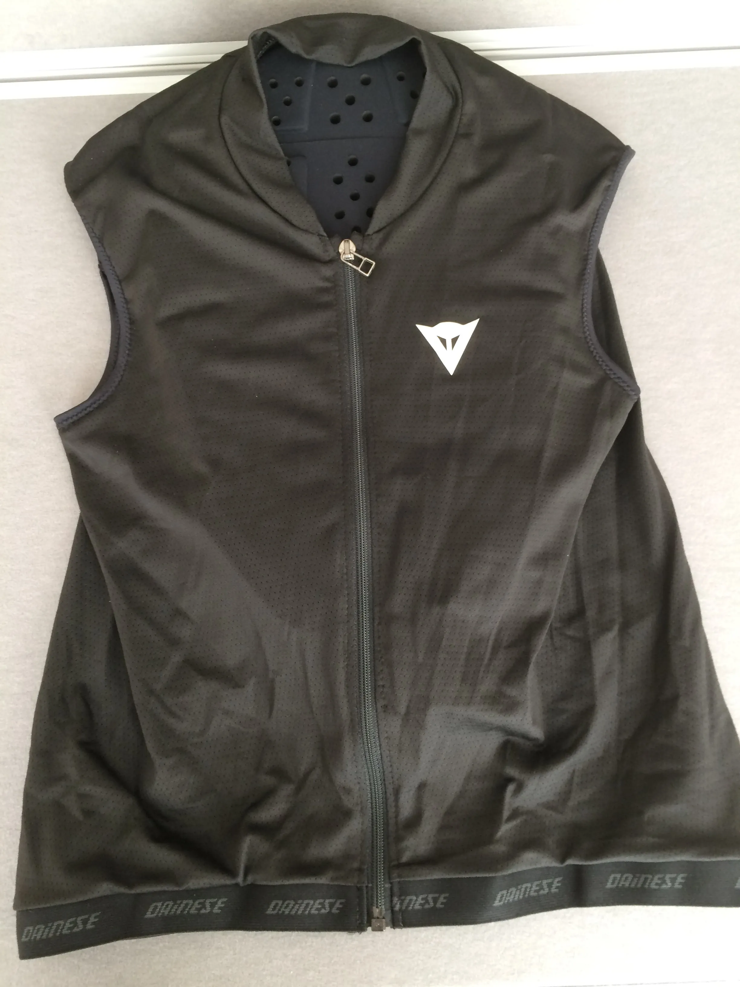ARMOUR : Dainese Manis G1 Gilet Back Protector [41-46cm waist to shoulder]