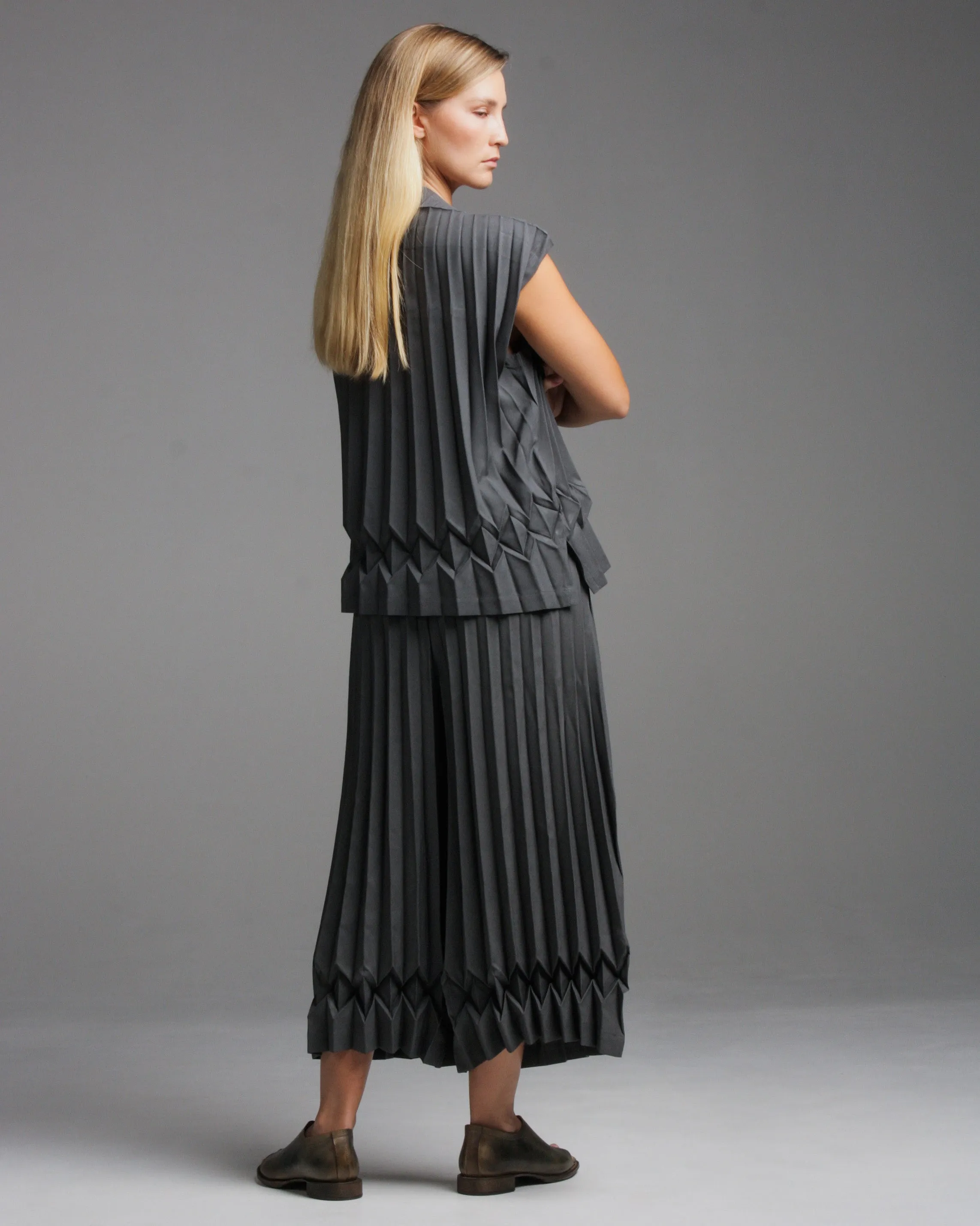 Cube Pleats Grey Pants