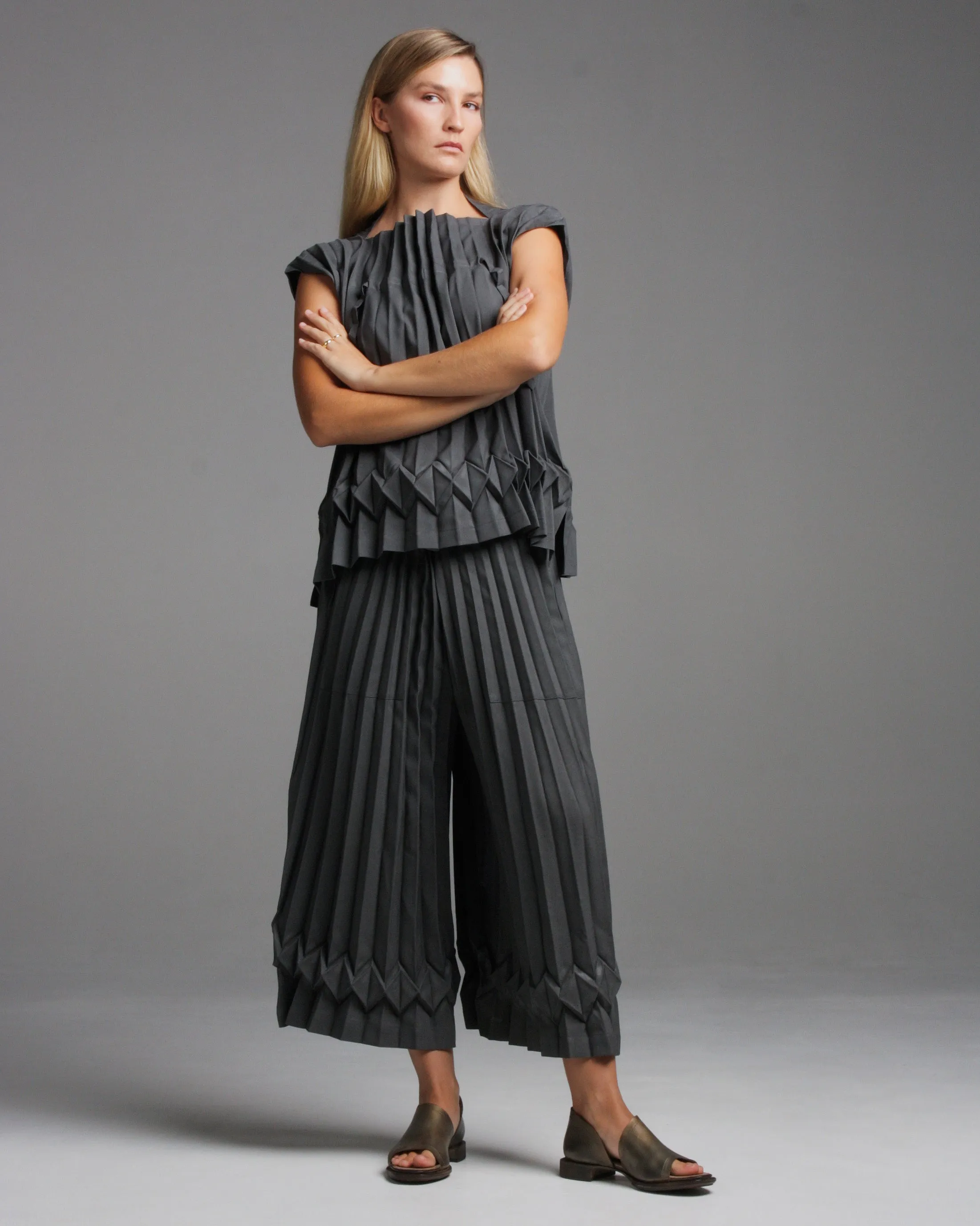 Cube Pleats Grey Pants