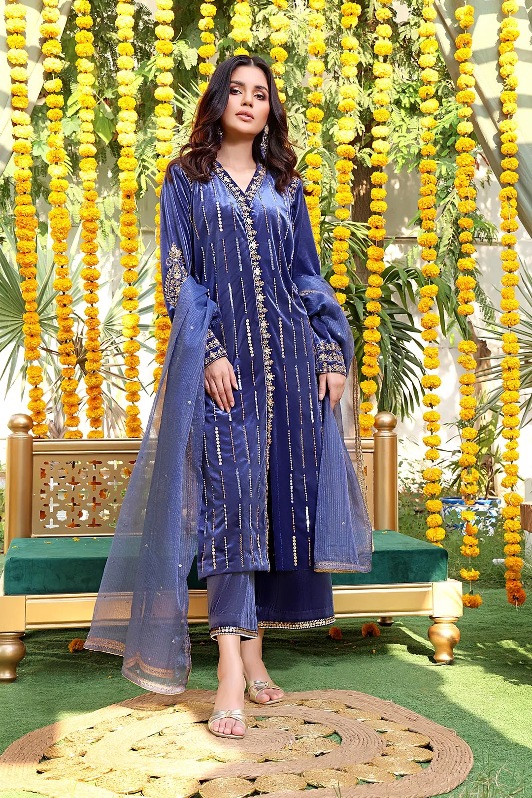 Handwork Embroidered Velvet 3pc Suit | ZEENAT | S202222