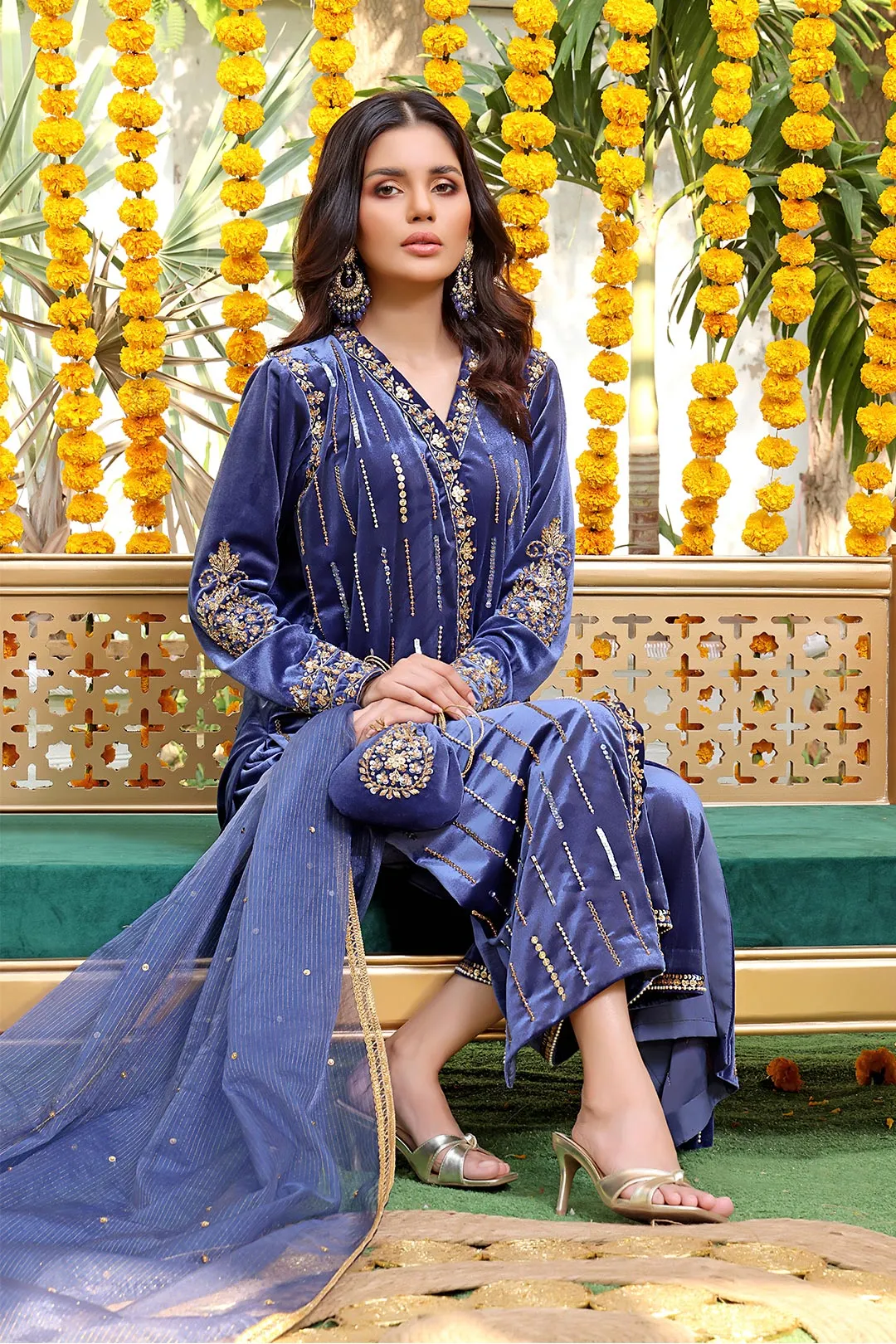 Handwork Embroidered Velvet 3pc Suit | ZEENAT | S202222