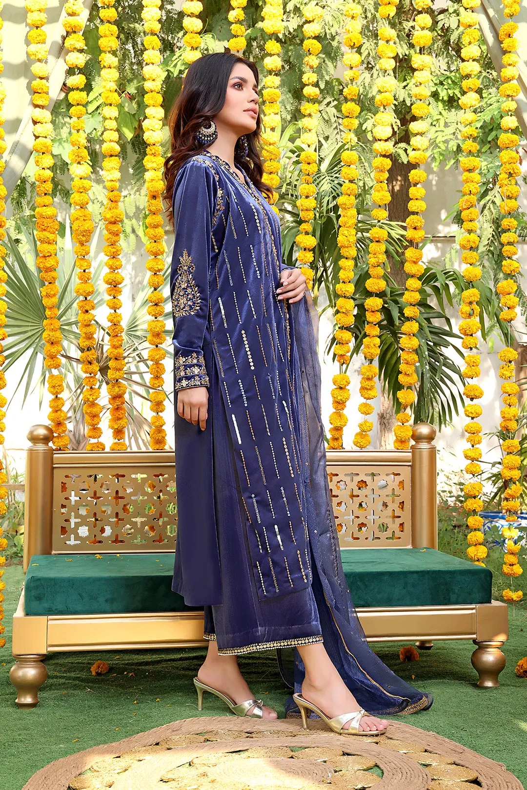 Handwork Embroidered Velvet 3pc Suit | ZEENAT | S202222