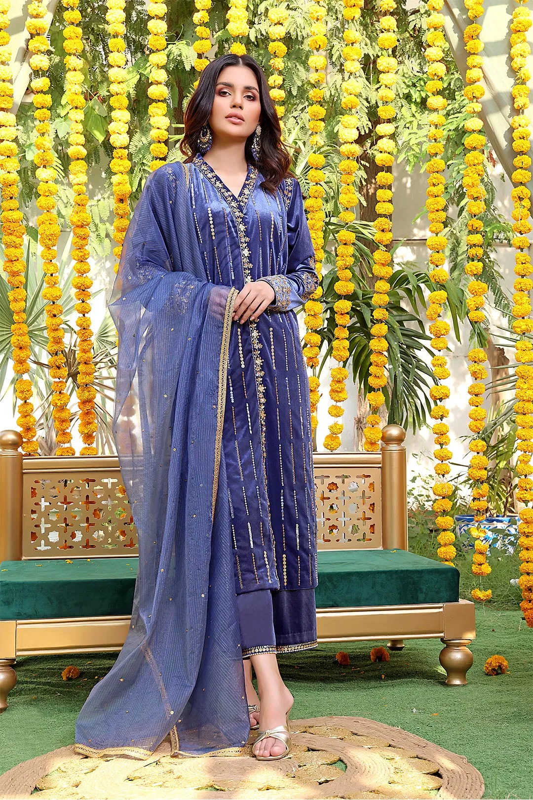 Handwork Embroidered Velvet 3pc Suit | ZEENAT | S202222