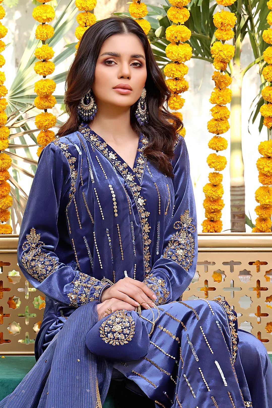 Handwork Embroidered Velvet 3pc Suit | ZEENAT | S202222