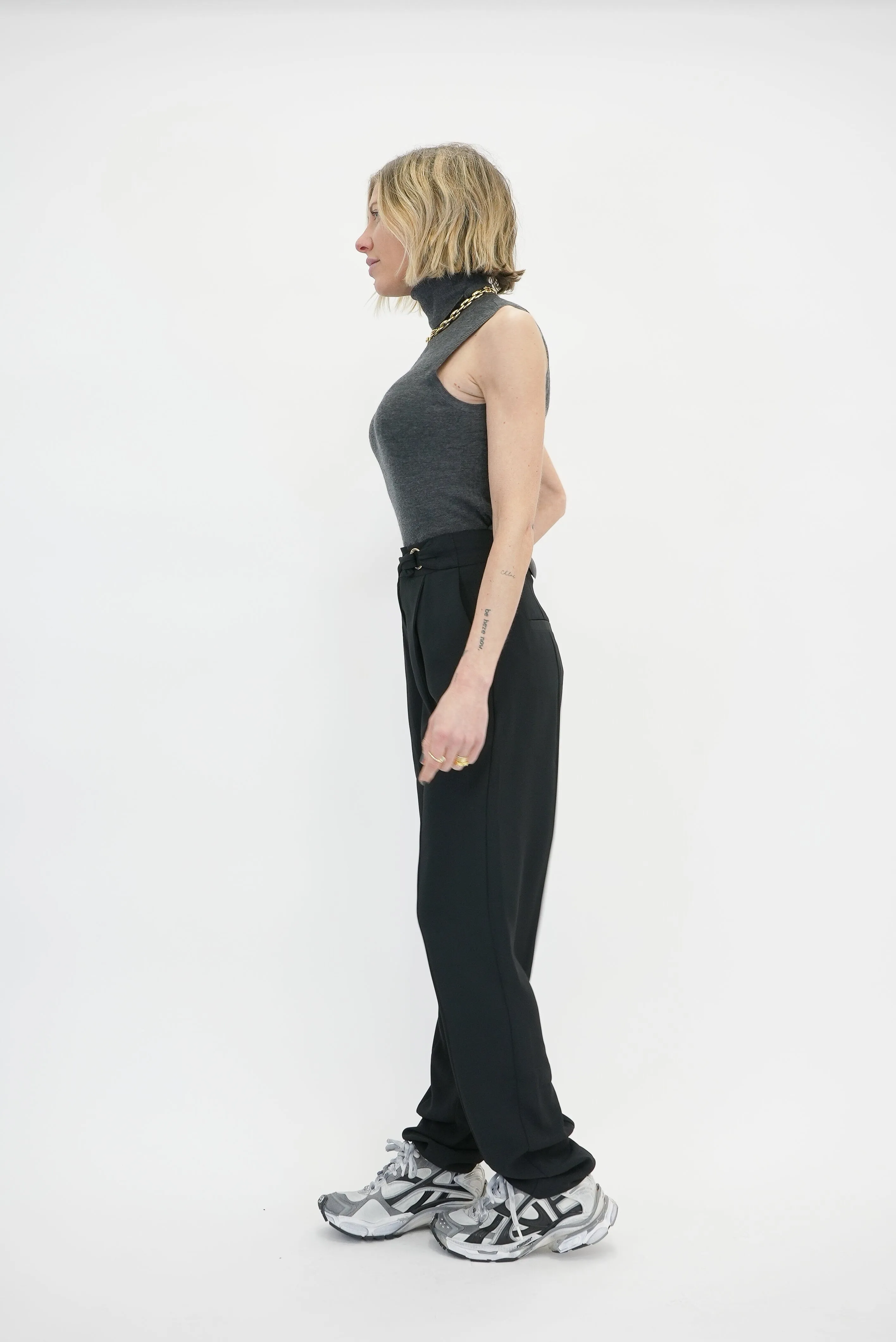 KAYLA SLEEVELESS KNIT IN CHARCOAL