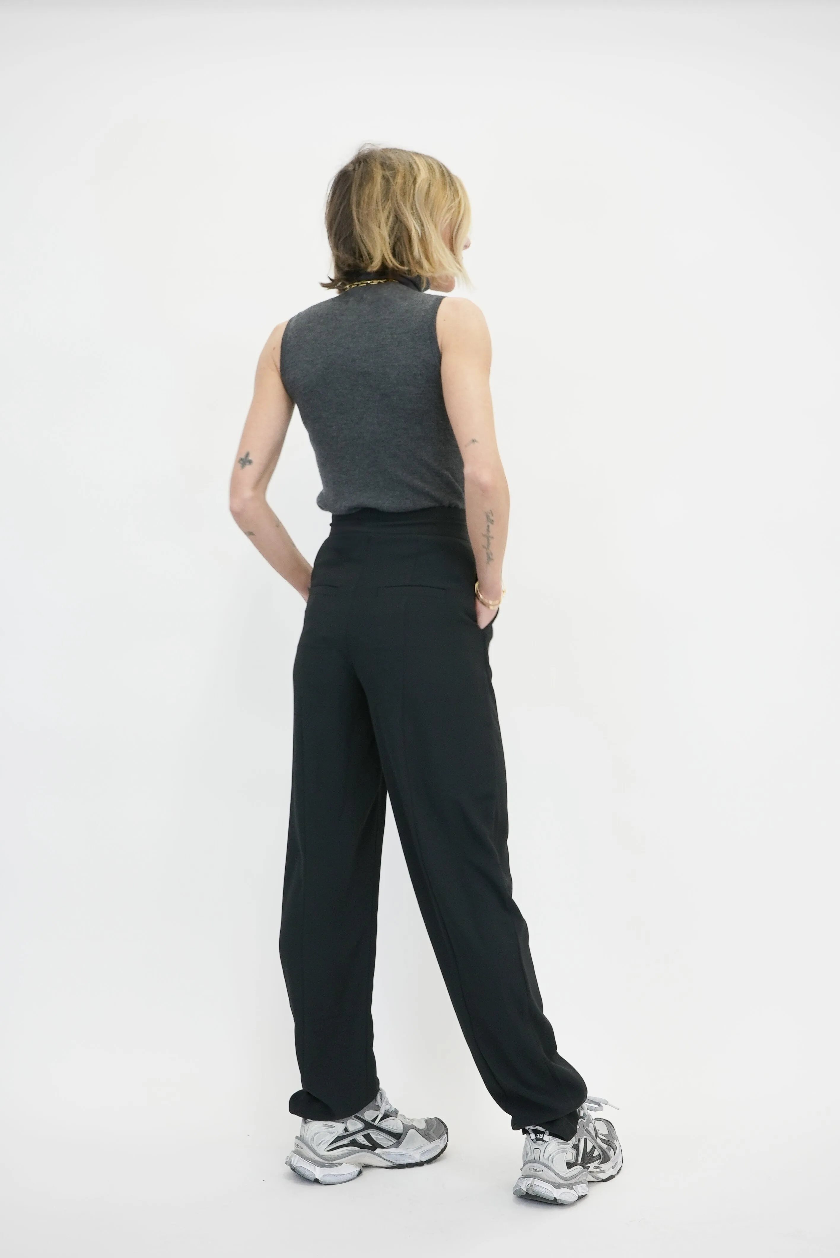 KAYLA SLEEVELESS KNIT IN CHARCOAL