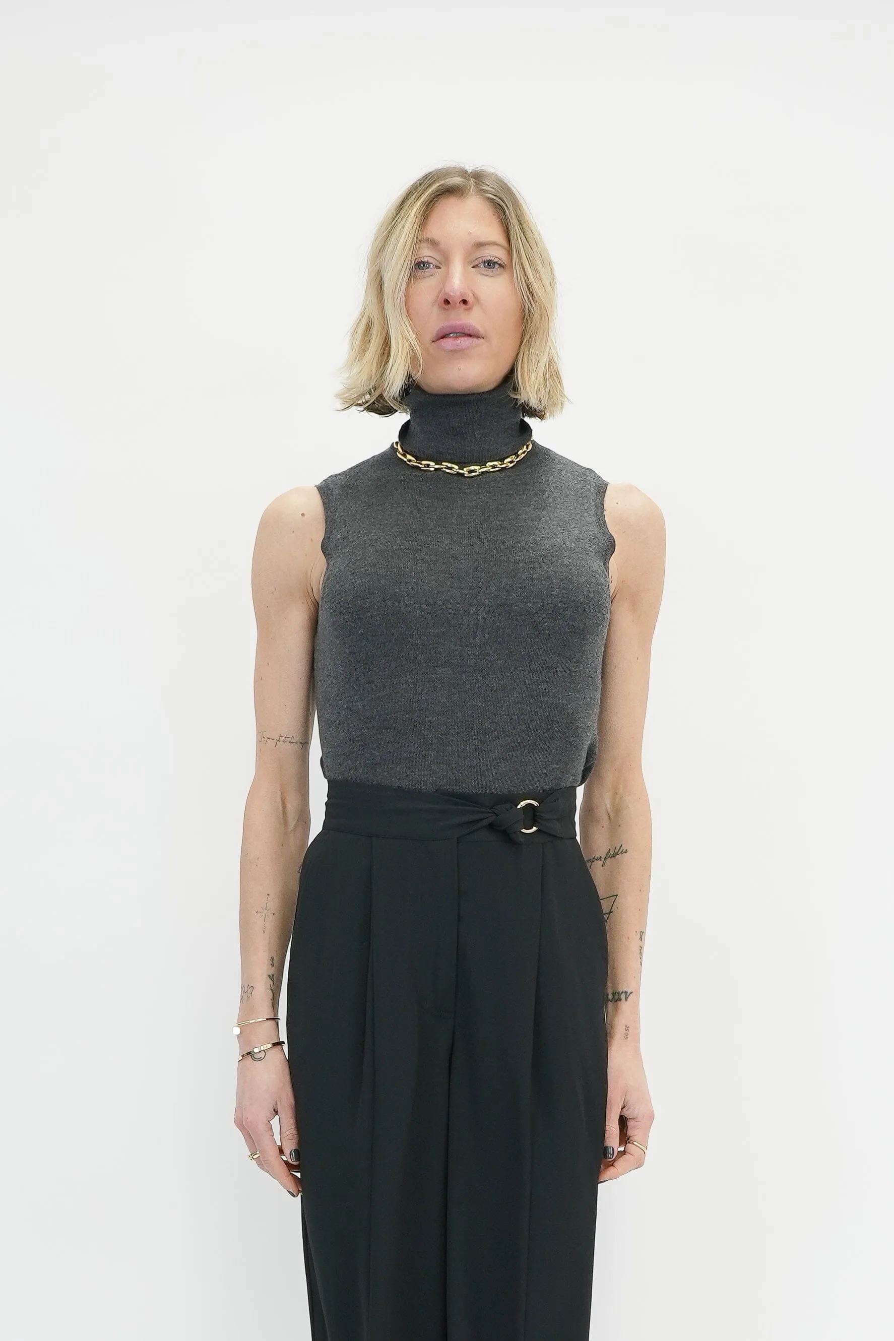 KAYLA SLEEVELESS KNIT IN CHARCOAL