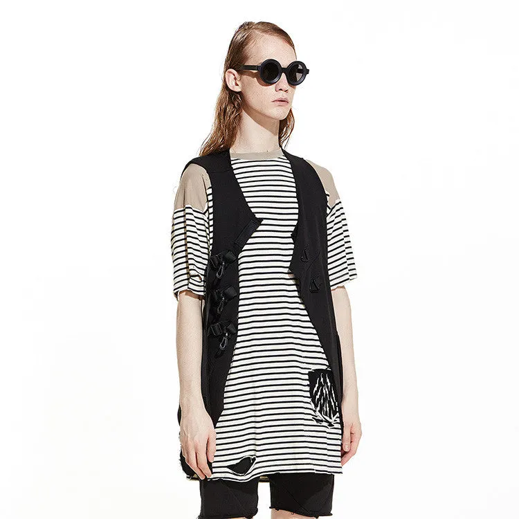 WANDERER'S HOOKED ATTACHED GEO-CUT KNIT VEST / BLACK