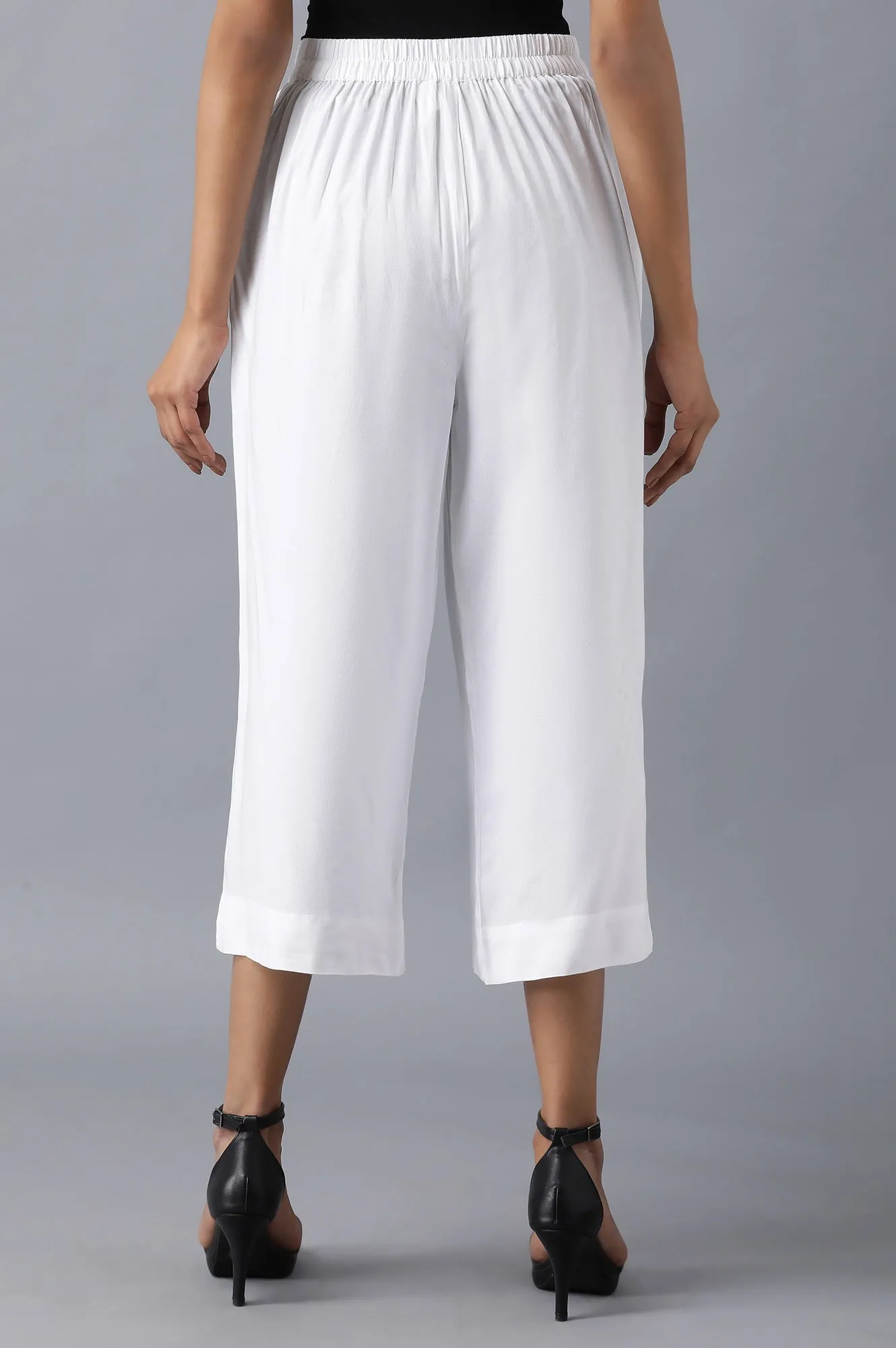 White solid culottes