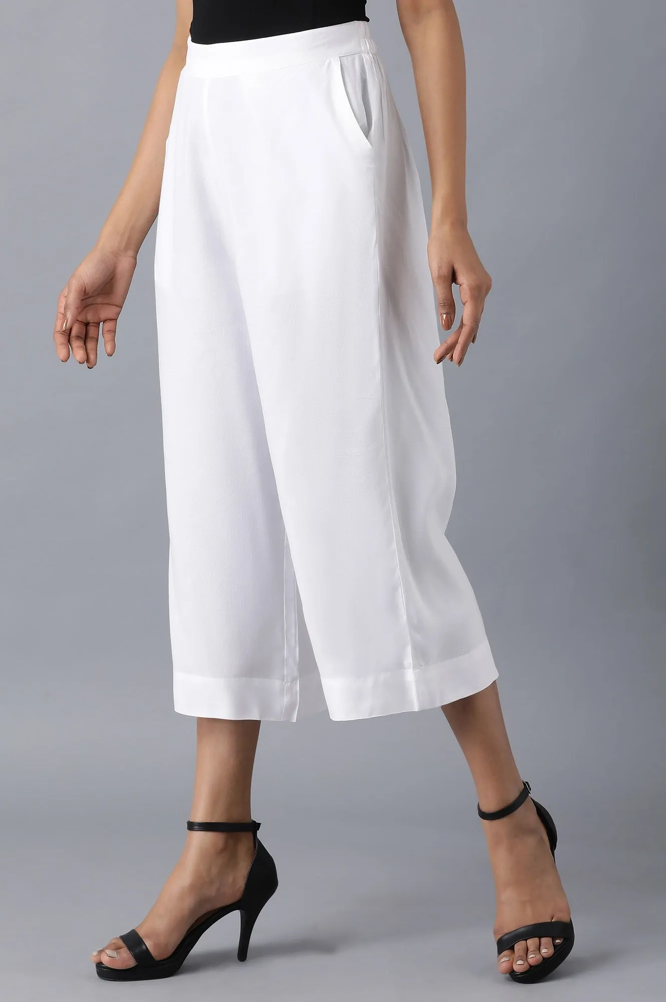 White solid culottes