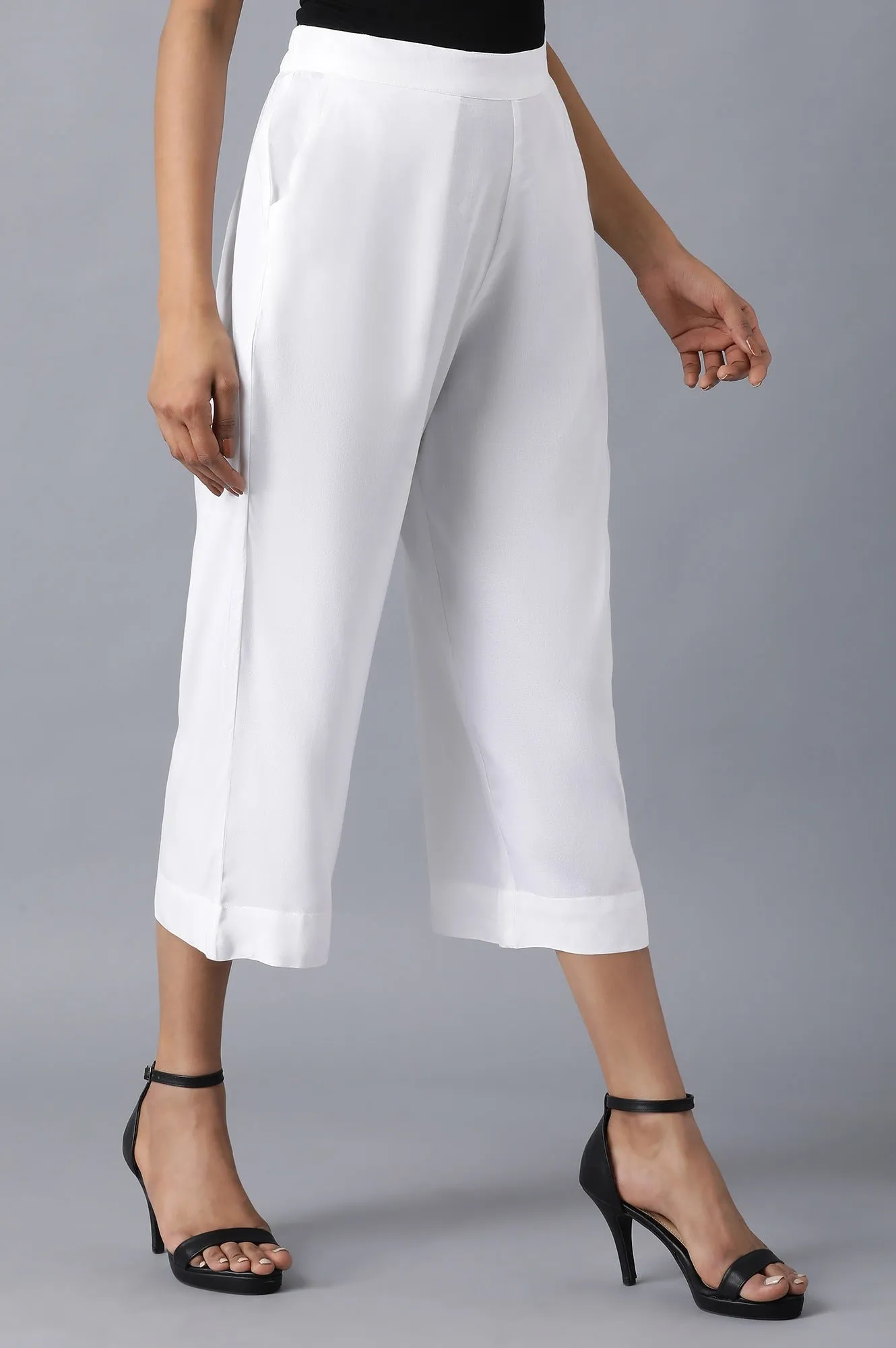 White solid culottes